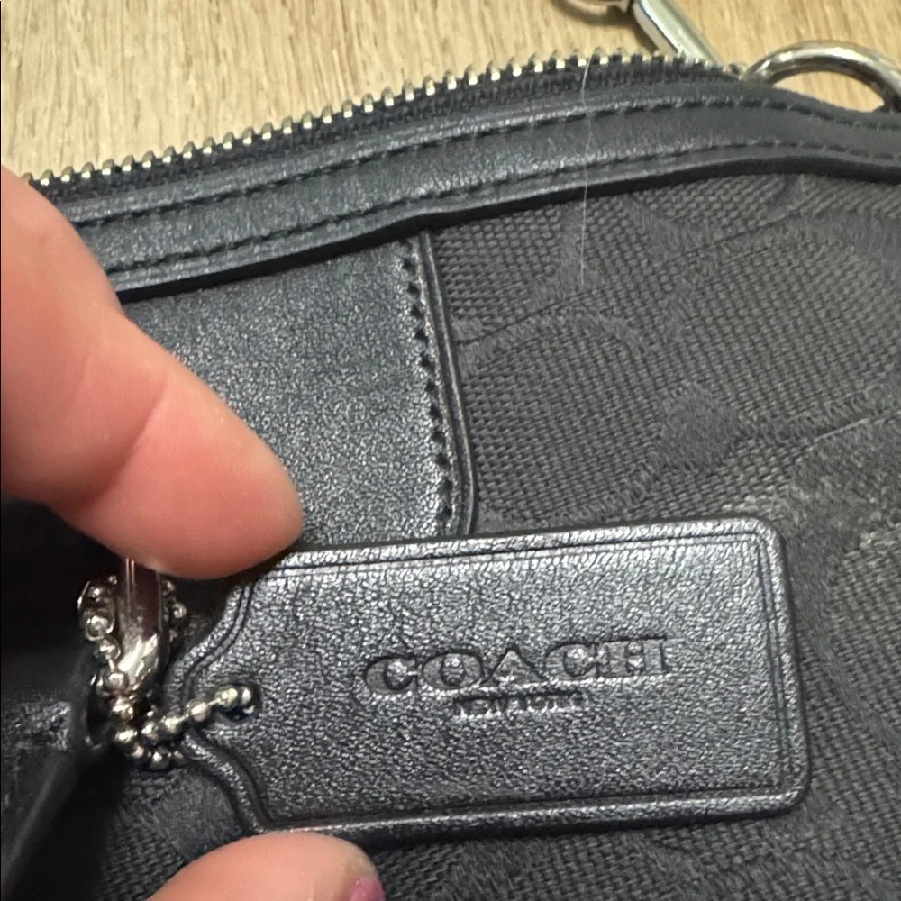 Coach Black Signature purse in good condition - Picture 3 of 8
